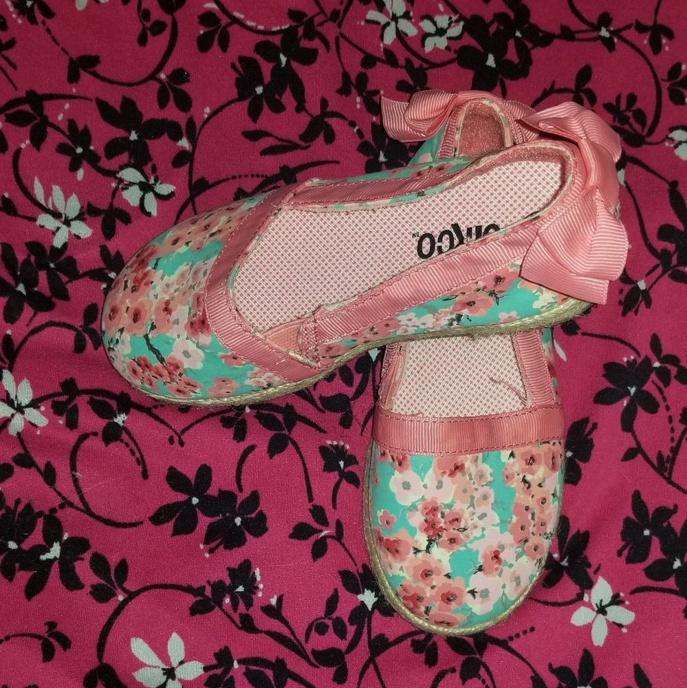 5/$25 Adorable slip on little girl shoes size 9 - Picture 2 of 5
